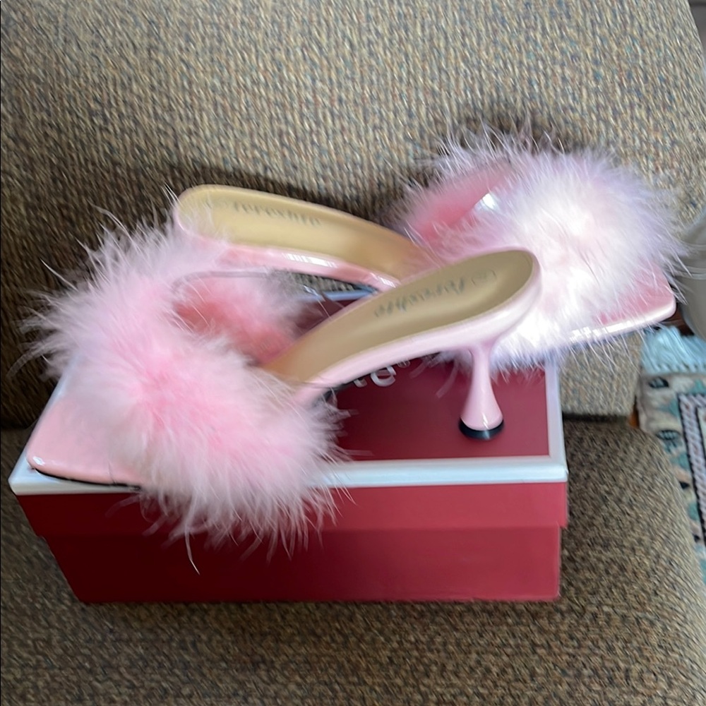 #Pink Fluffy Mules with Open-Toe Design